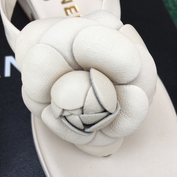 NWT Chanel Camellia Lambskin Sandals Ivory 6.5 - Picture 7 of 8
